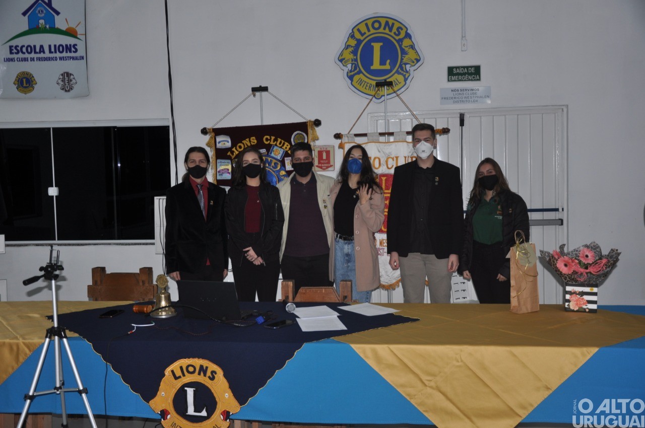 Empossadas novas diretorias do Lions e do LEO Clube de FW