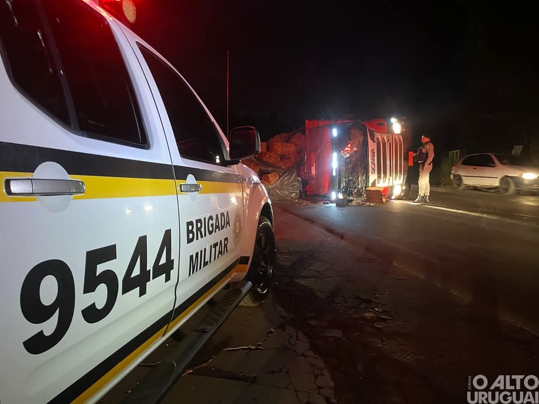 Caminhão tomba na BR-386 em Iraí