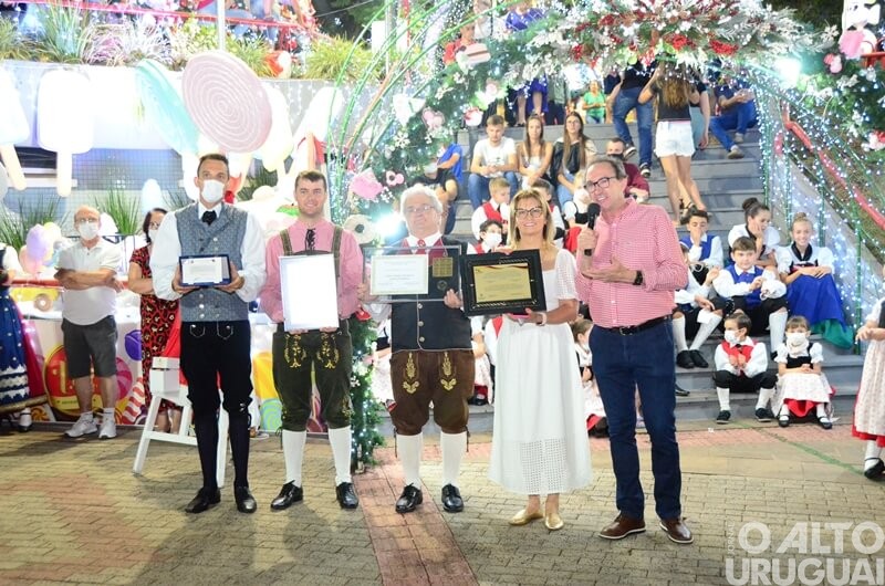 Apresentações do Centro Cultural 25 de Julho marcam noite do Frederico em Luz