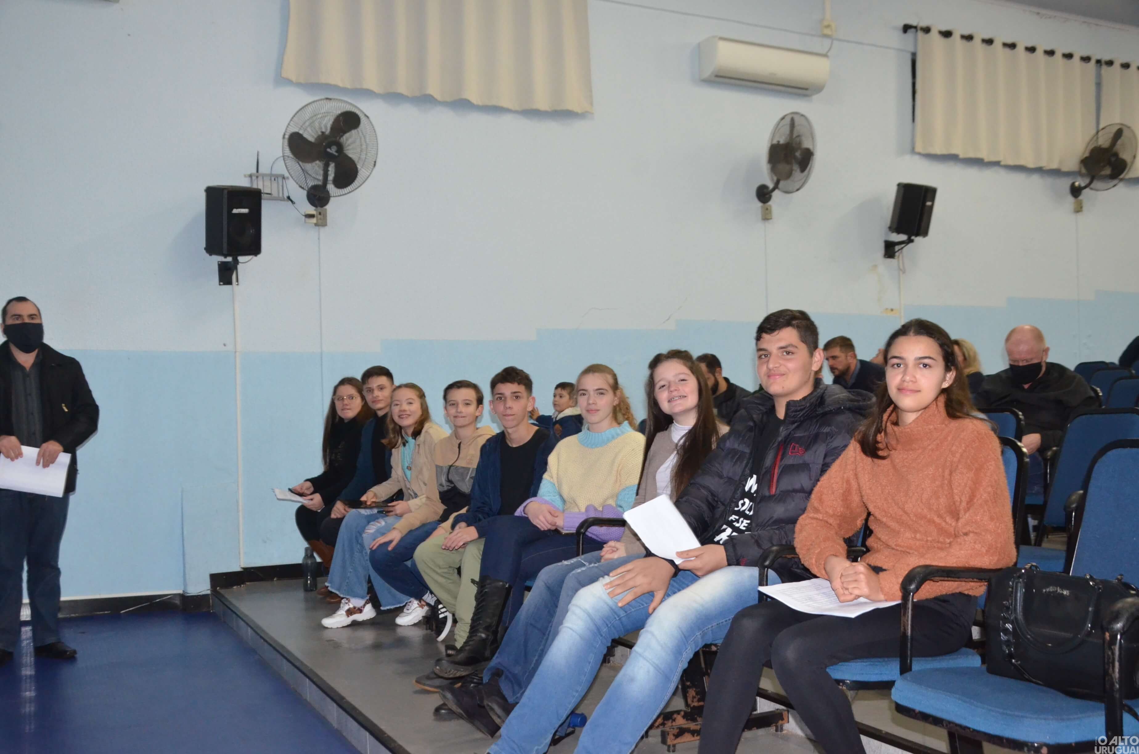Três estudantes são premiadas na final municipal do Oratória nas Escolas em Rodeio Bonito