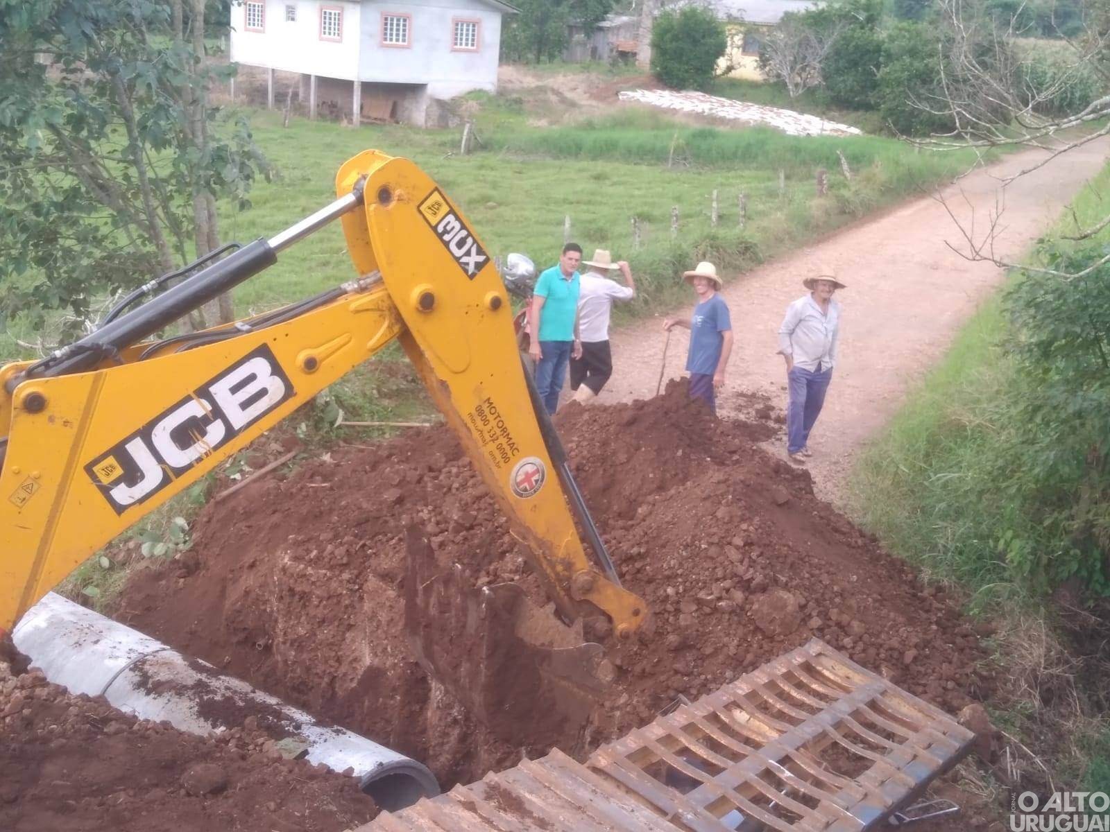 FW: Secretaria da Agricultura intensifica melhorias nas estradas do interior