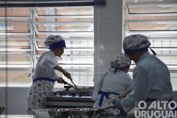 Cozinha didática ensina receitas na Casa da Emater