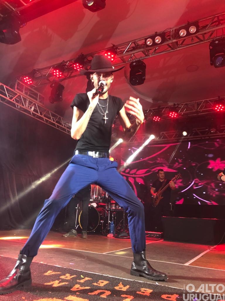 Sertanejo Luan Pereira reúne grande público em show em FW