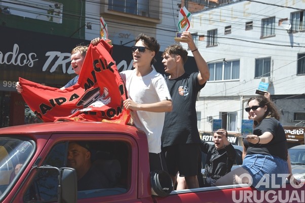 Bandas da Escola Cardeal Roncalli conquistam cinco títulos de campeãs e três de vice-campeãs em SC