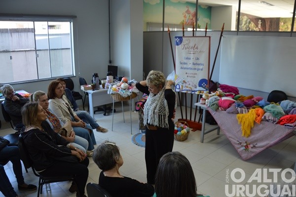 Tricolã promove workshop de tricô e crochê em FW