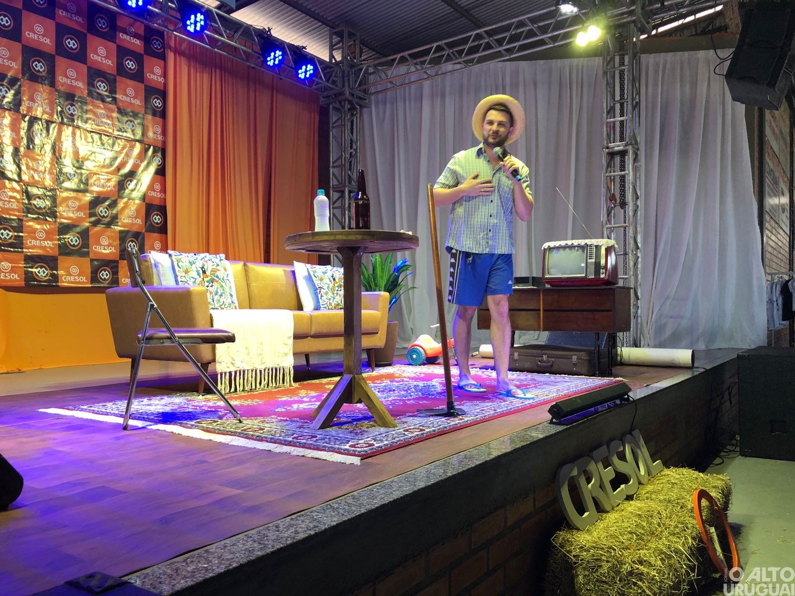 Humorista Badin apresenta-se em FW