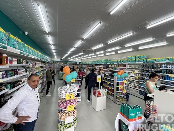 Inaugurada Farmácias Associadas Cruz Azul em Ametista do Sul