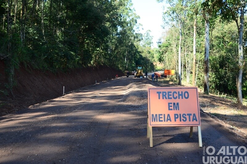 Obras de pavimentação na ERS-528 têm continuidade
