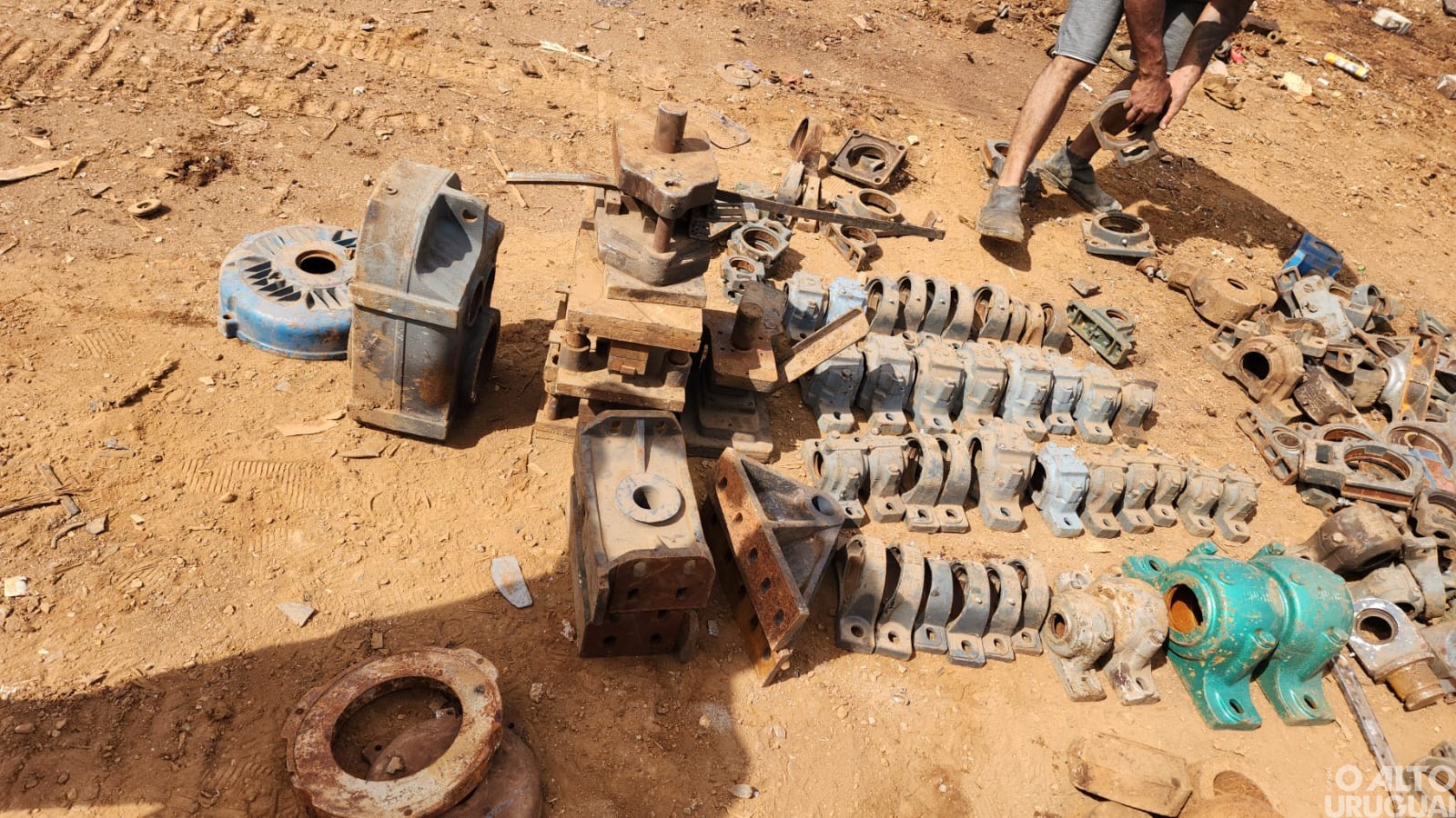 Polícia realiza operação contra furtos de ferros