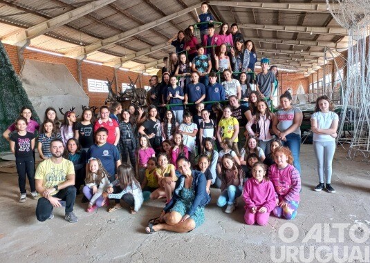 Inicia a instalação das ornamentações do Frederico em Luz