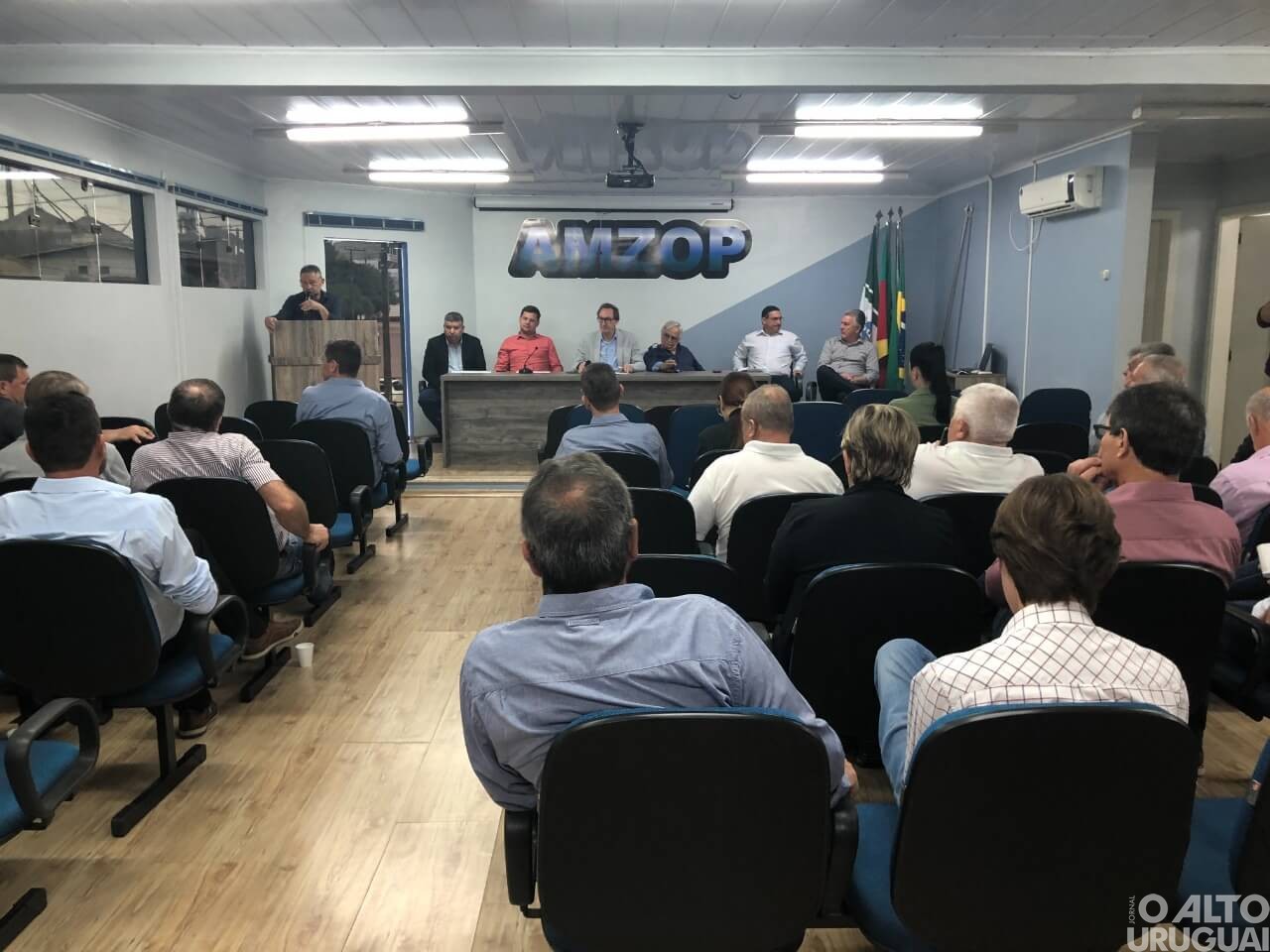 Reunião da Amzop debate temas para o desenvolvimento regional