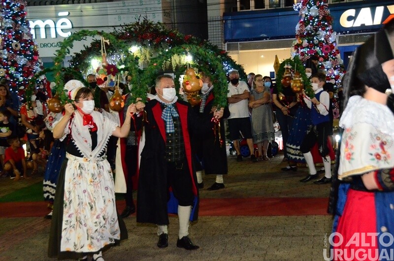 Apresentações do Centro Cultural 25 de Julho marcam noite do Frederico em Luz