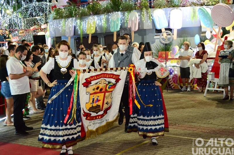 Apresentações do Centro Cultural 25 de Julho marcam noite do Frederico em Luz