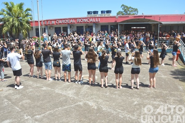 Bandas da Escola Cardeal Roncalli conquistam cinco títulos de campeãs e três de vice-campeãs em SC