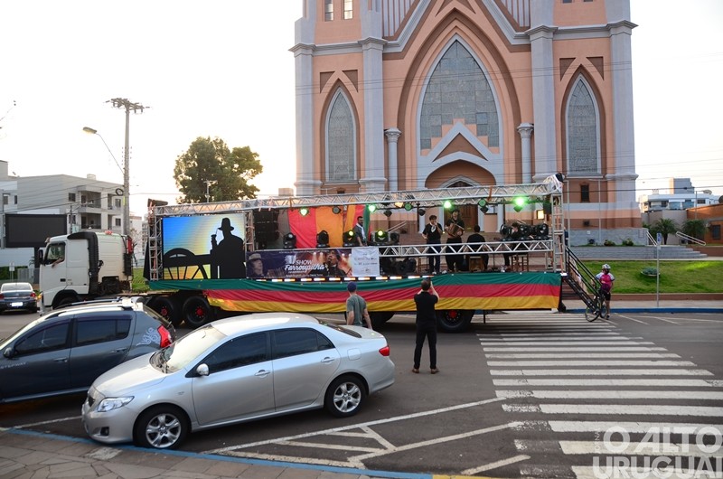 Renato Borghetti e Daniel Torres apresentam show farroupilha em FW