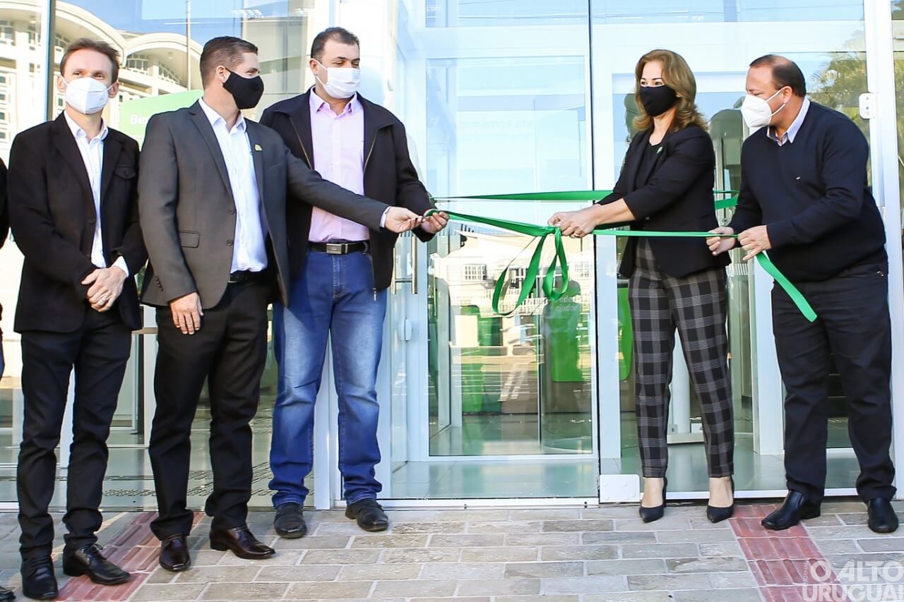 Sicredi Alto Uruguai RS/SC/MG reinaugura agência em Planalto