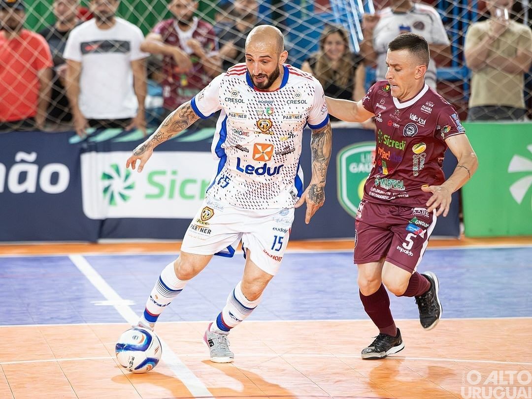 Lokomotiv perde primeira partida das quartas de final