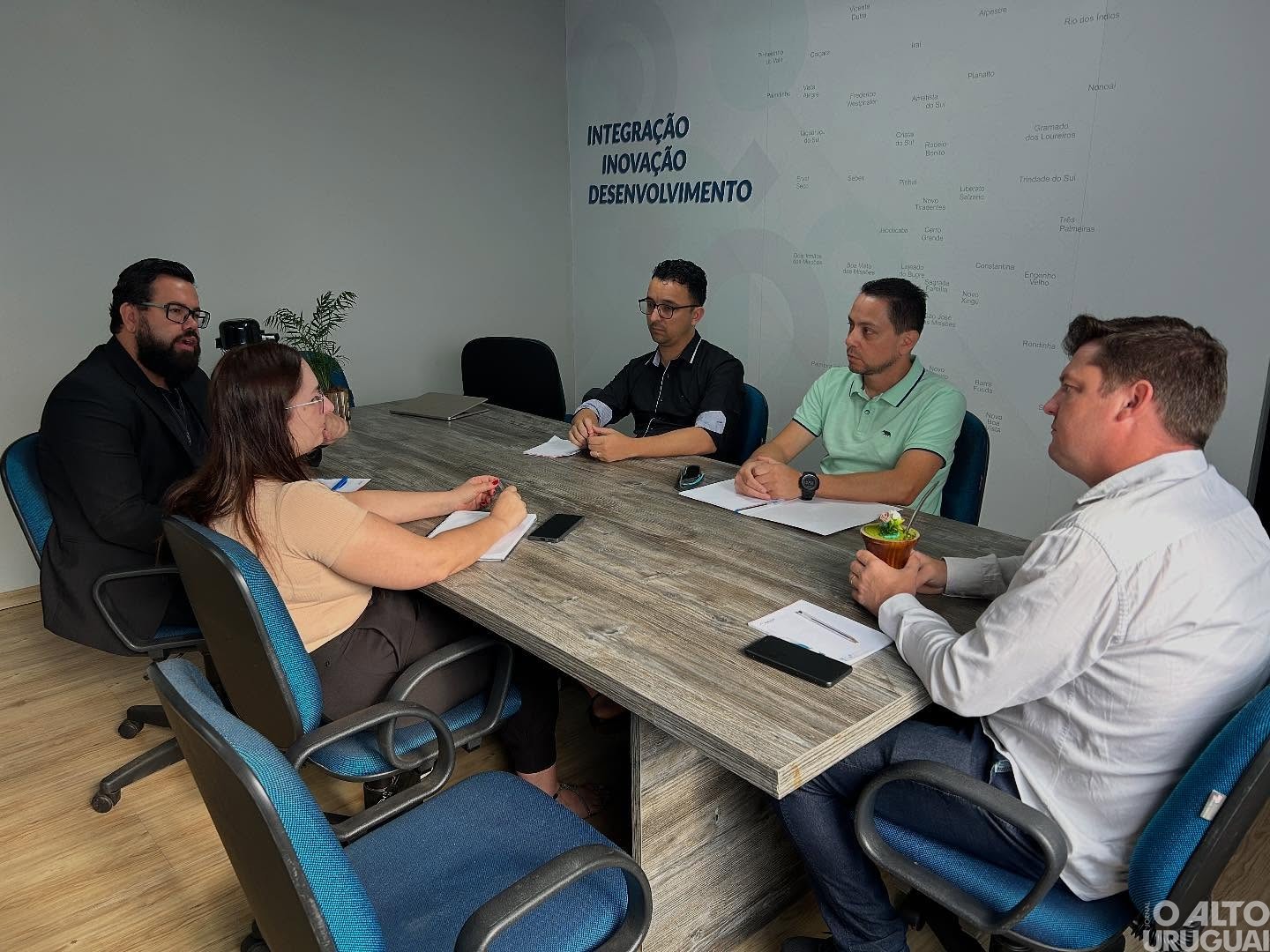 Presidente da Amzop se reúne com controladores internos