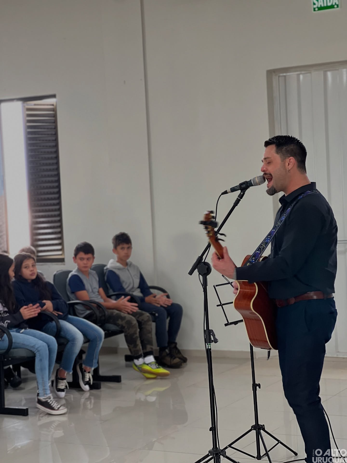Alunos e famílias participam de palestra-show em Taquaruçu do Sul
