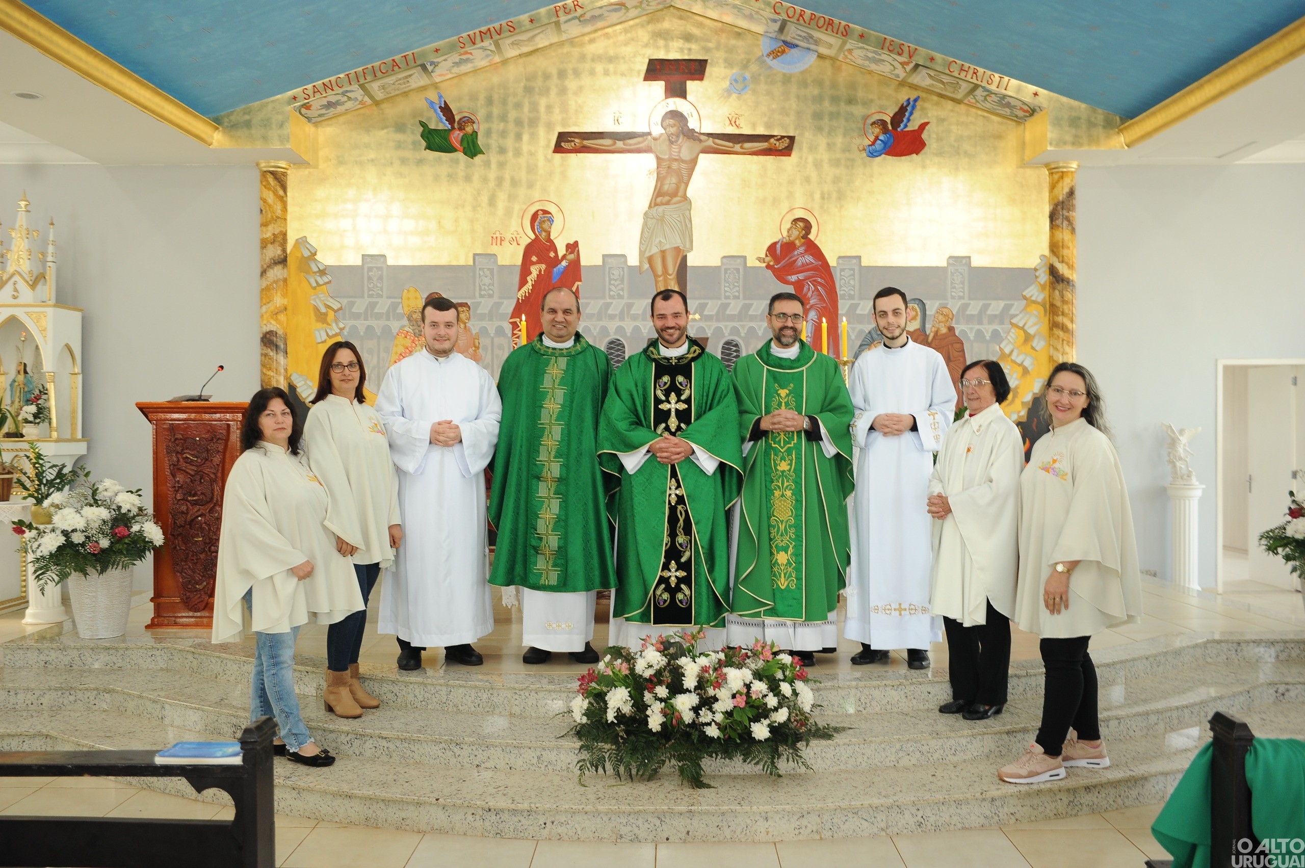 Fiéis participam da primeira missa de Gustavo Balestrin em FW