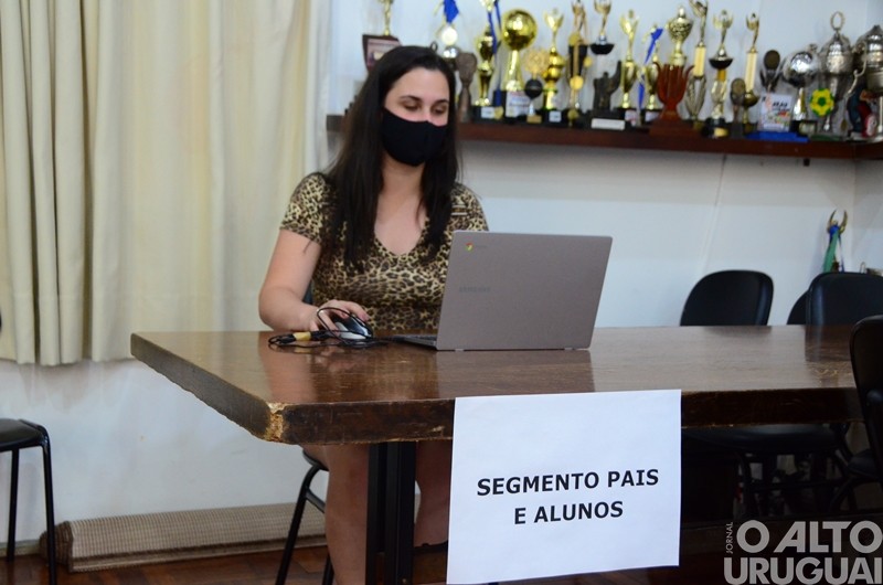 Escolas estaduais promovem eleições para diretores