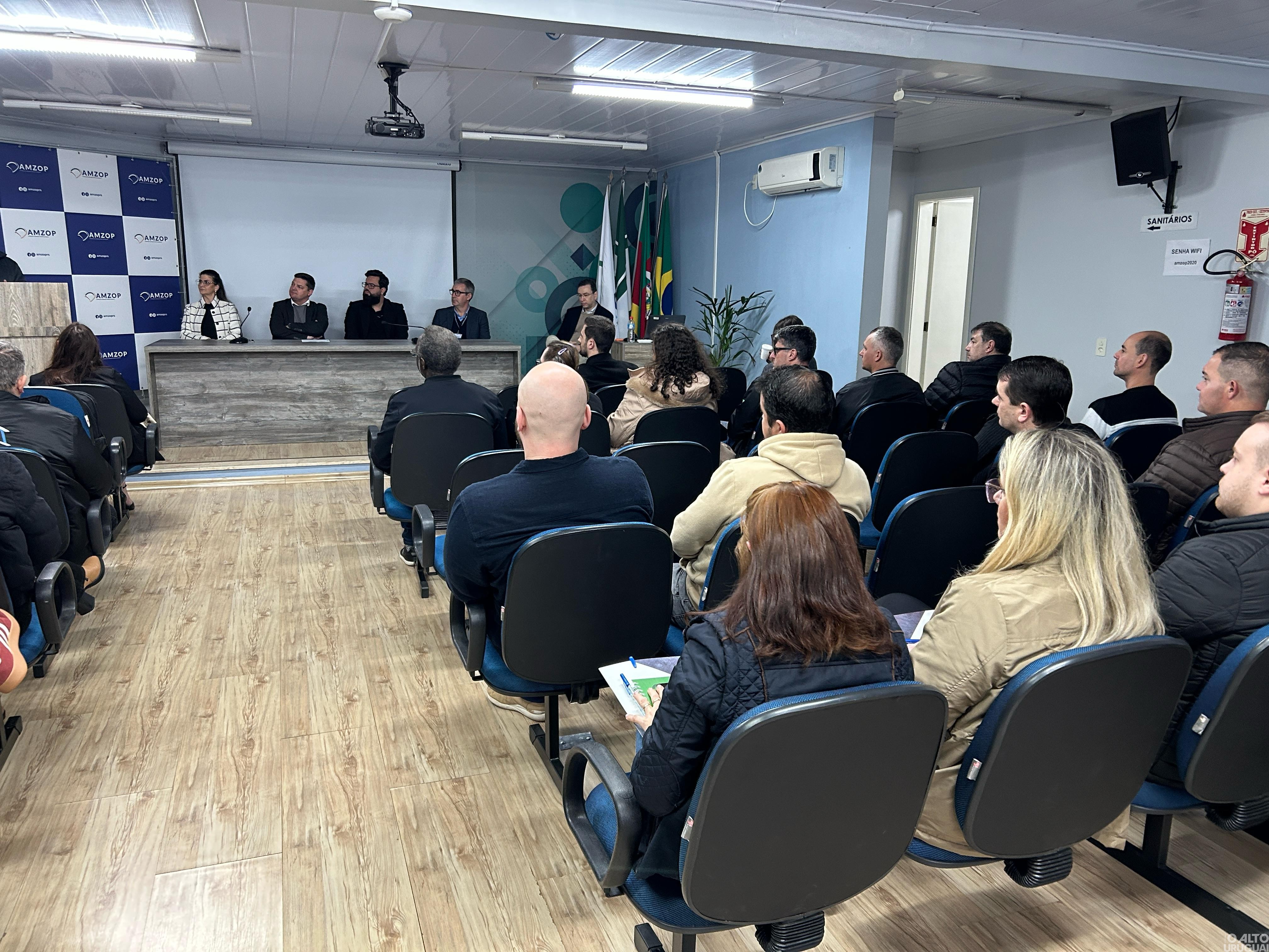 Controladores internos da AMZOP debatem boas práticas e desafios em encontro regional