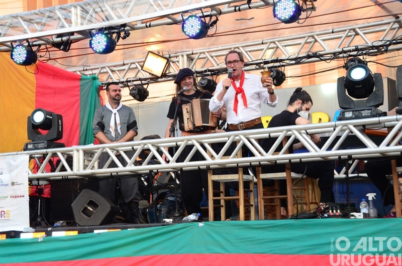 Renato Borghetti e Daniel Torres apresentam show farroupilha em FW