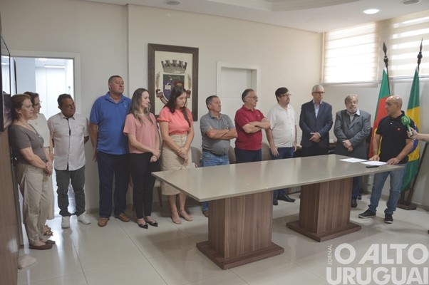 Prefeitura de FW apresenta selo e programação comemorativos aos 70 anos