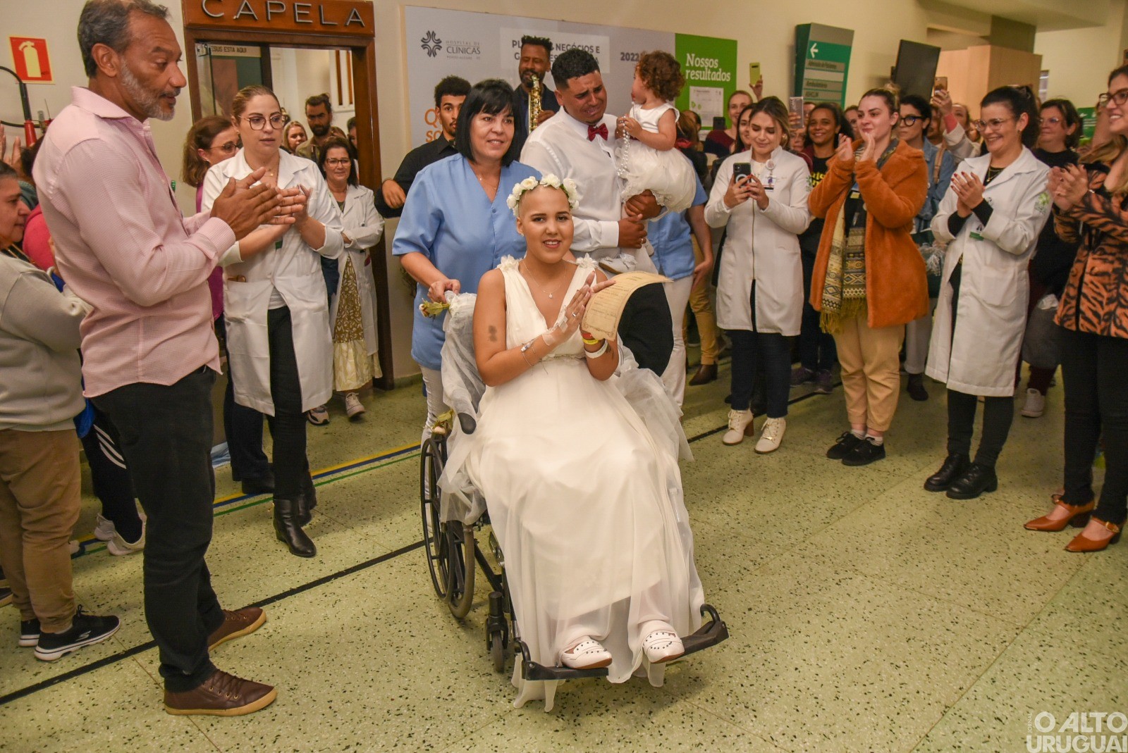 Jovem em tratamento paliativo se casa no Hospital de Clínicas