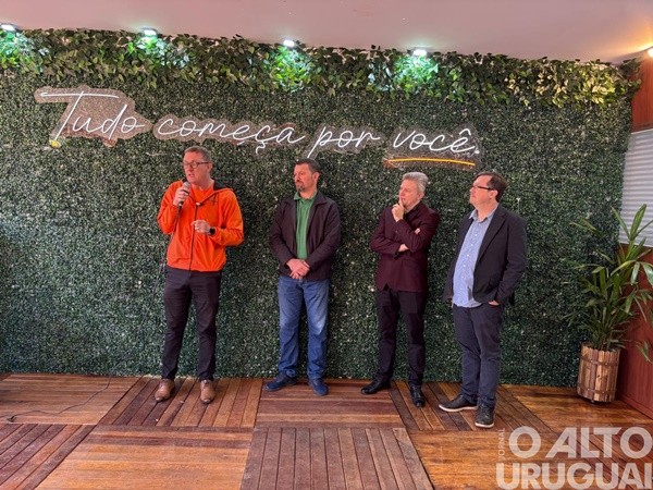 Cresol Raiz está presente na feira com atrações interativas, negócios e presença marcante no agro