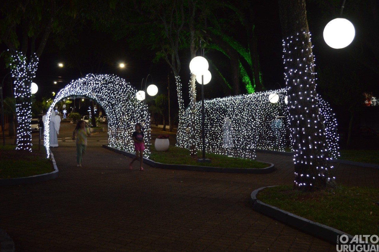 Acendimento de luzes marca a abertura do Natal em Rodeio Bonito