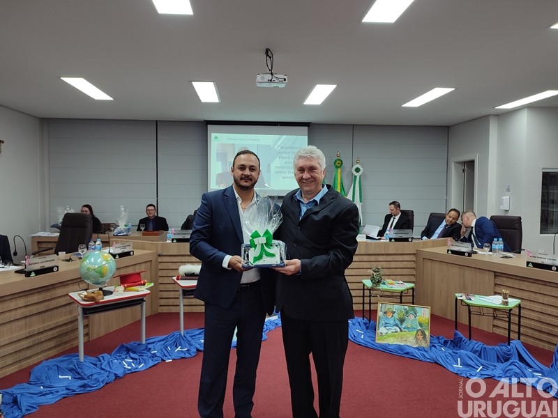 Poder Legislativo valoriza professores com a Condecoração Mérito Educacional Barril