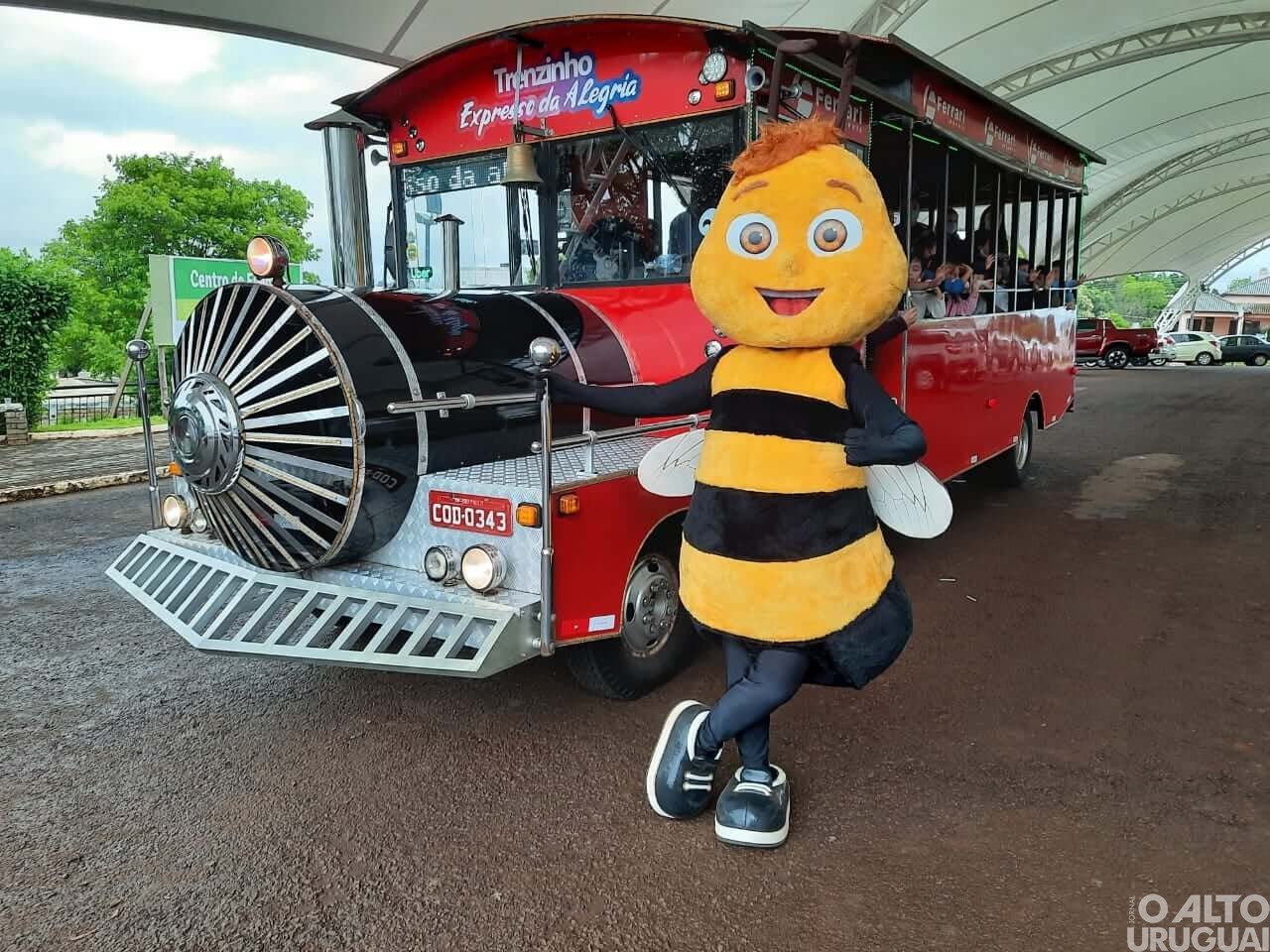 Taquaruçu do Sul: Ciranda Literária homenageia crianças, professores e funcionários públicos