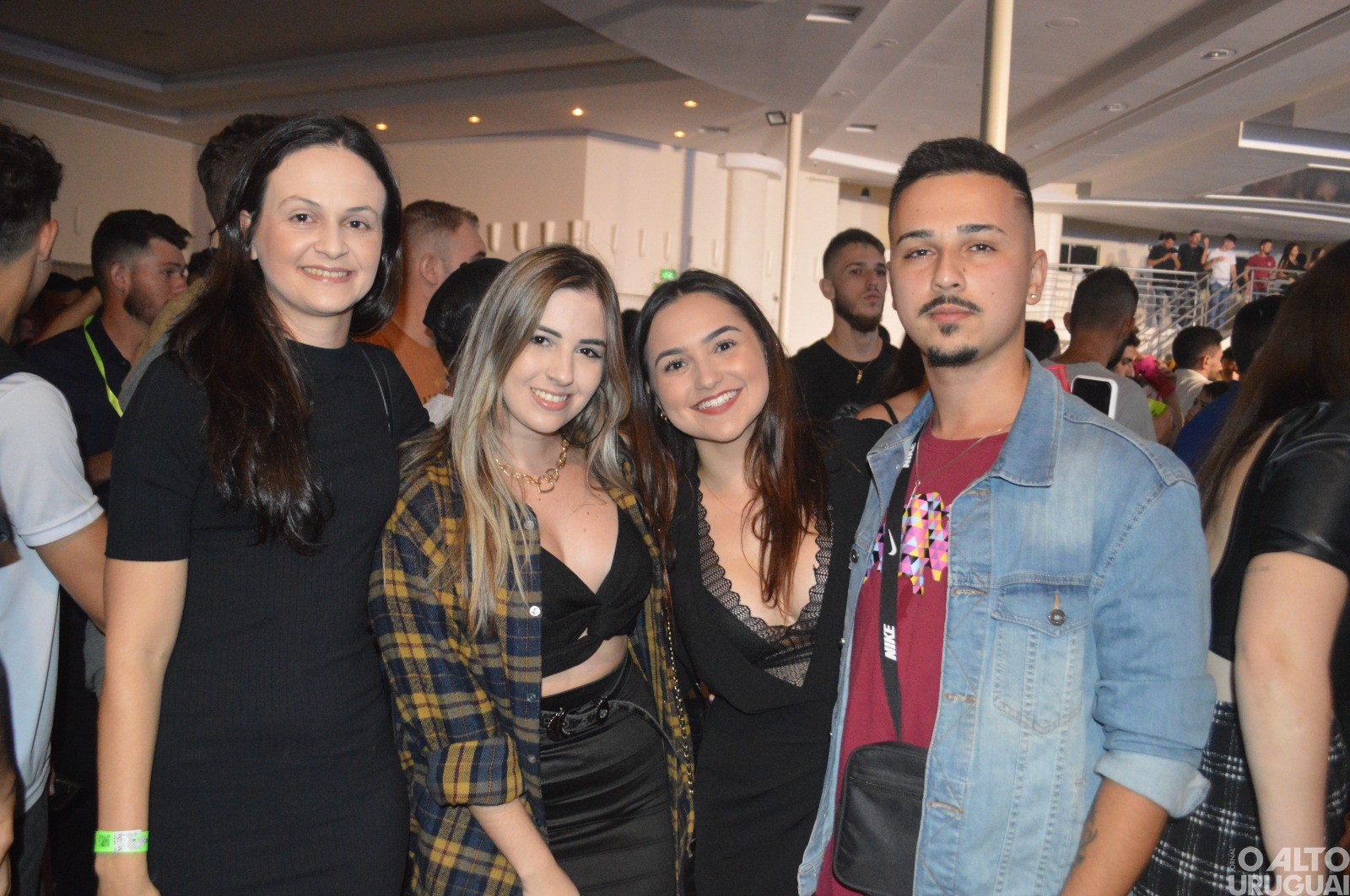 Sertanejo Luan Pereira reúne grande público em show em FW