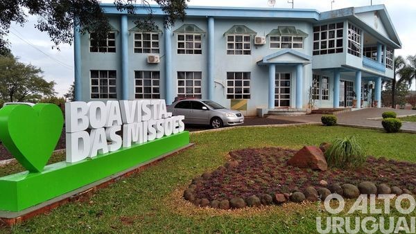 Sicredi Raízes presenteia cidades com letreiros turísticos