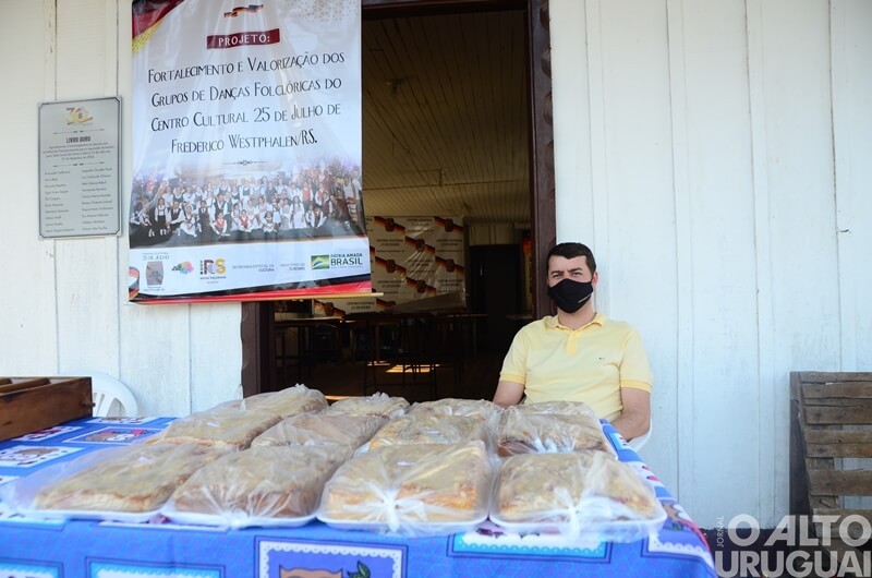 Feira do Centro Cultural 25 de Julho comercializa cerca de 450 cucas