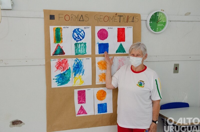 Pinhal: aluna de 86 anos dá exemplo de superação