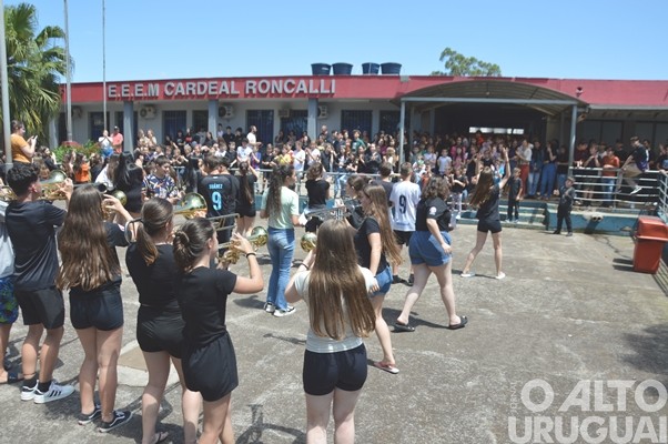 Bandas da Escola Cardeal Roncalli conquistam cinco títulos de campeãs e três de vice-campeãs em SC