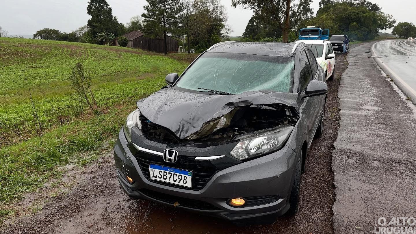 Rajadas de vento arrancam lona de carreta e causam transtornos na BR-386 em Seberi