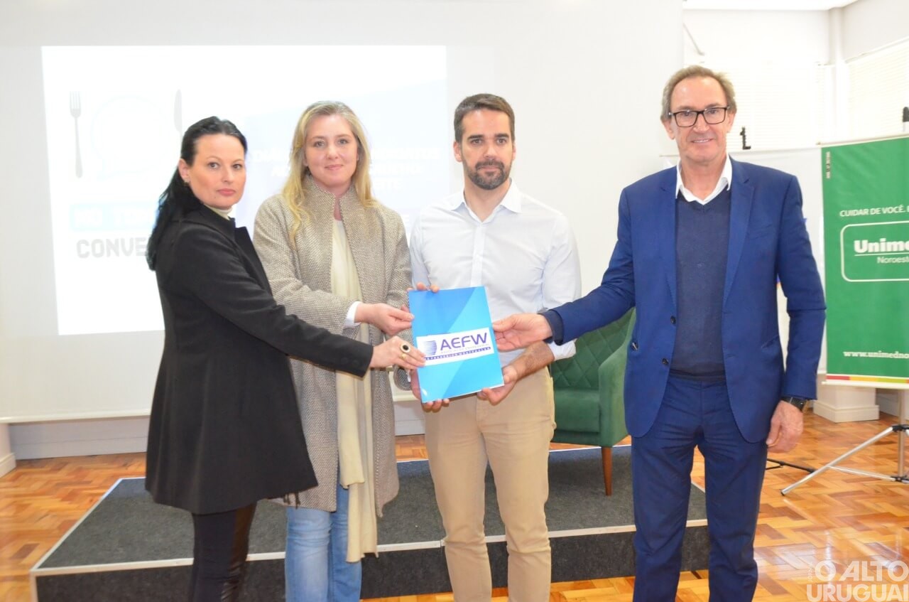 Eduardo Leite apresenta propostas para a região durante evento em FW