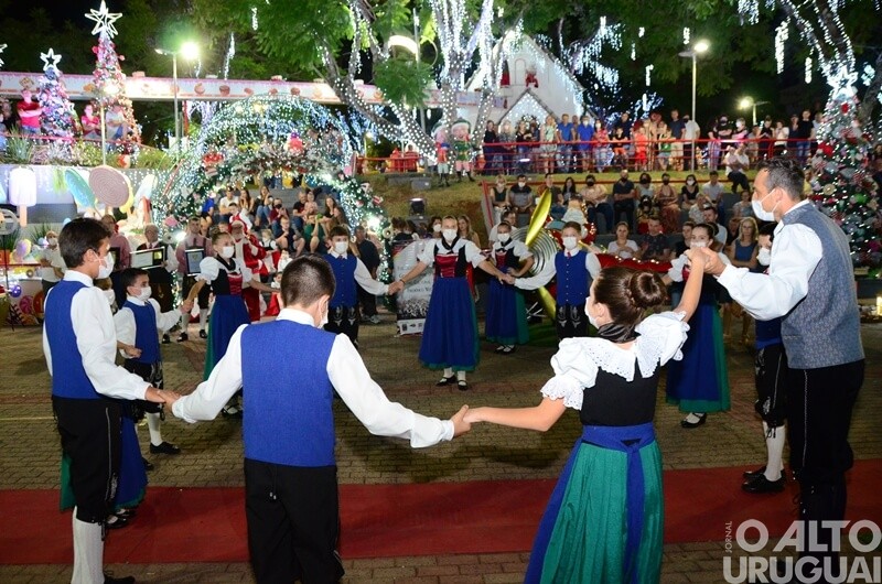 Apresentações do Centro Cultural 25 de Julho marcam noite do Frederico em Luz