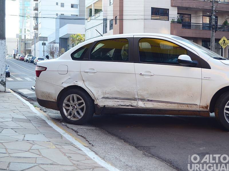 Colisão no centro de FW deixa mulher ferida