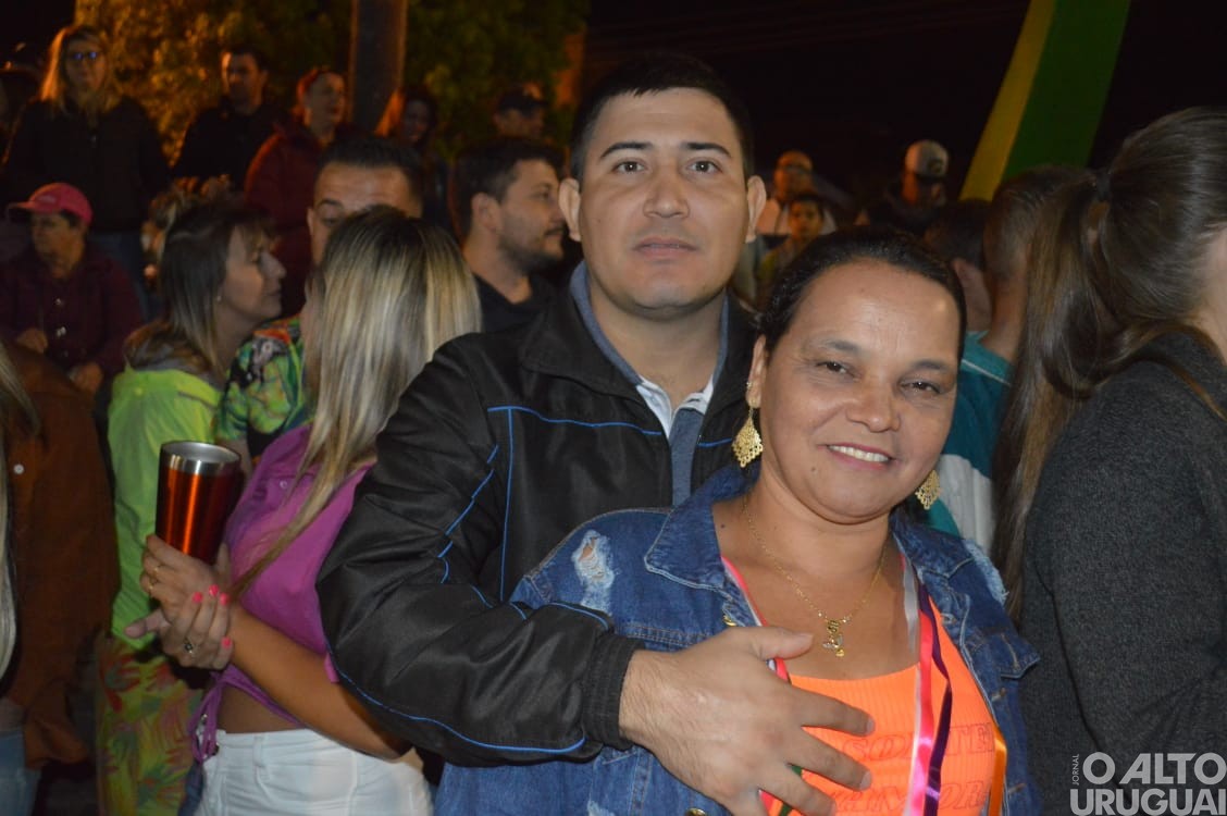 Desfile de rua do Carnaval Regional de Iraí reúne grande público