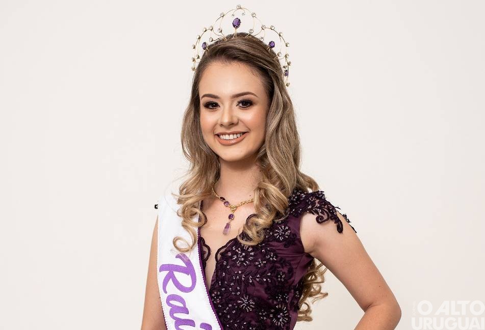 A rainha dona da coroa