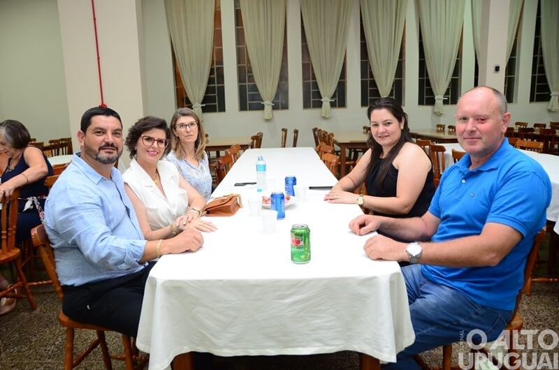 Lideranças de vários municípios prestigiam abertura da 1ª Feira Regional das Agroindústrias