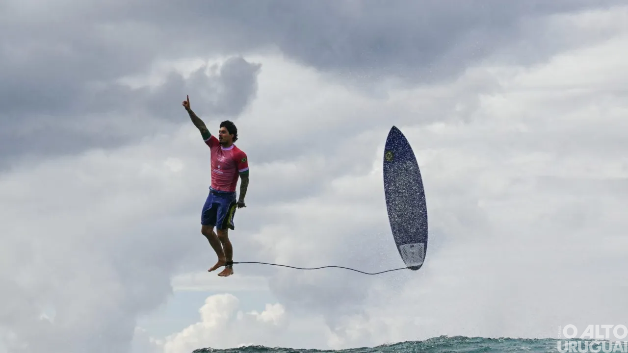 Gabriel Medina derrota rival e avança para quartas de final do surf