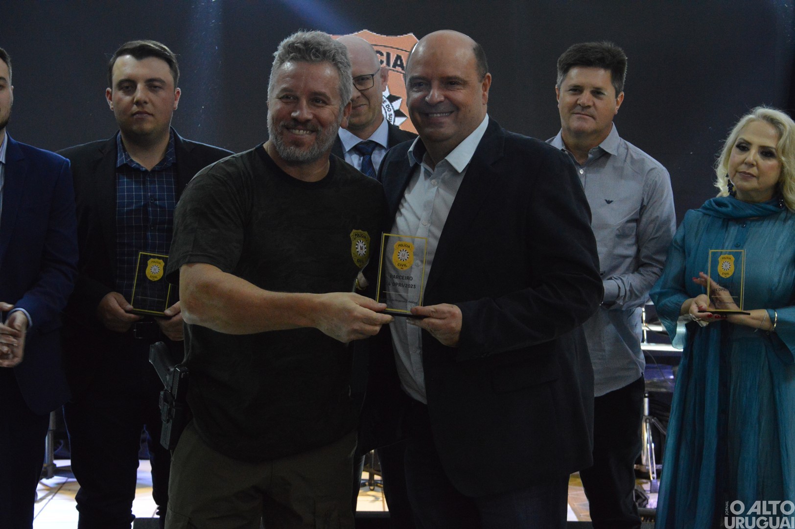 Baile Golden Night homenageia parceiros da Polícia Civil