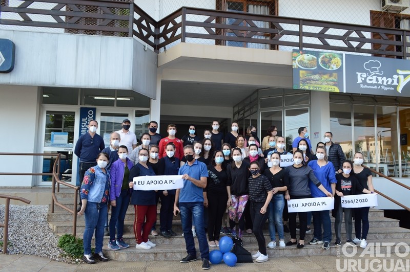 Profissionais de enfermagem promovem carreata