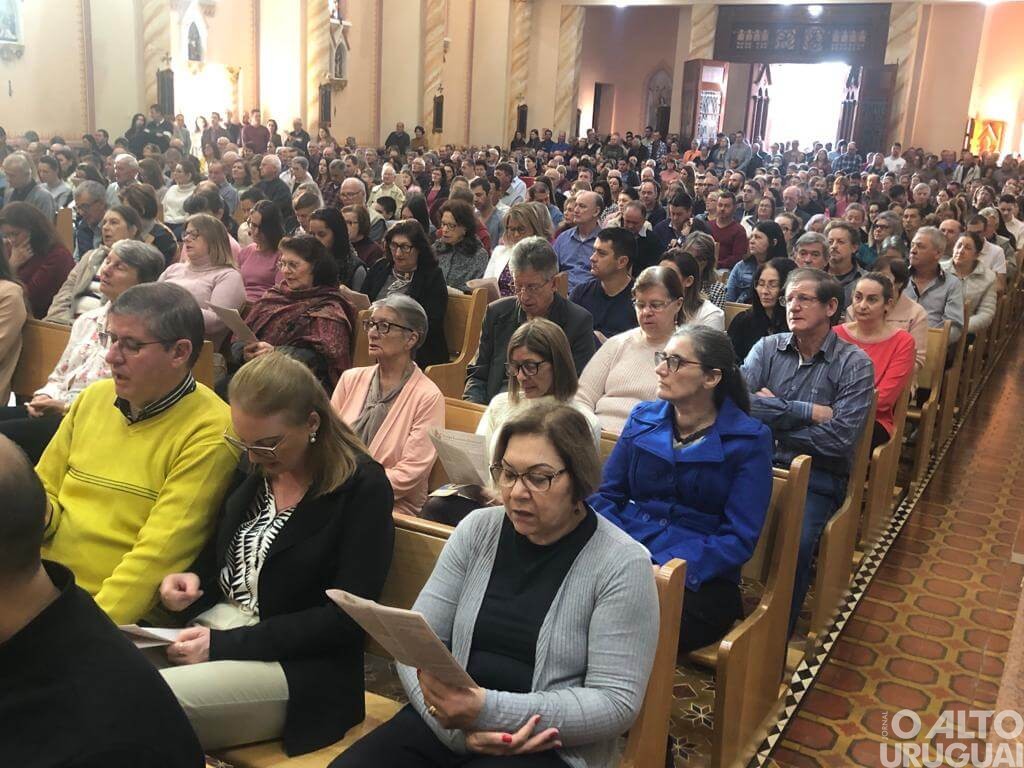 Fiéis celebram Corpus Christi em FW