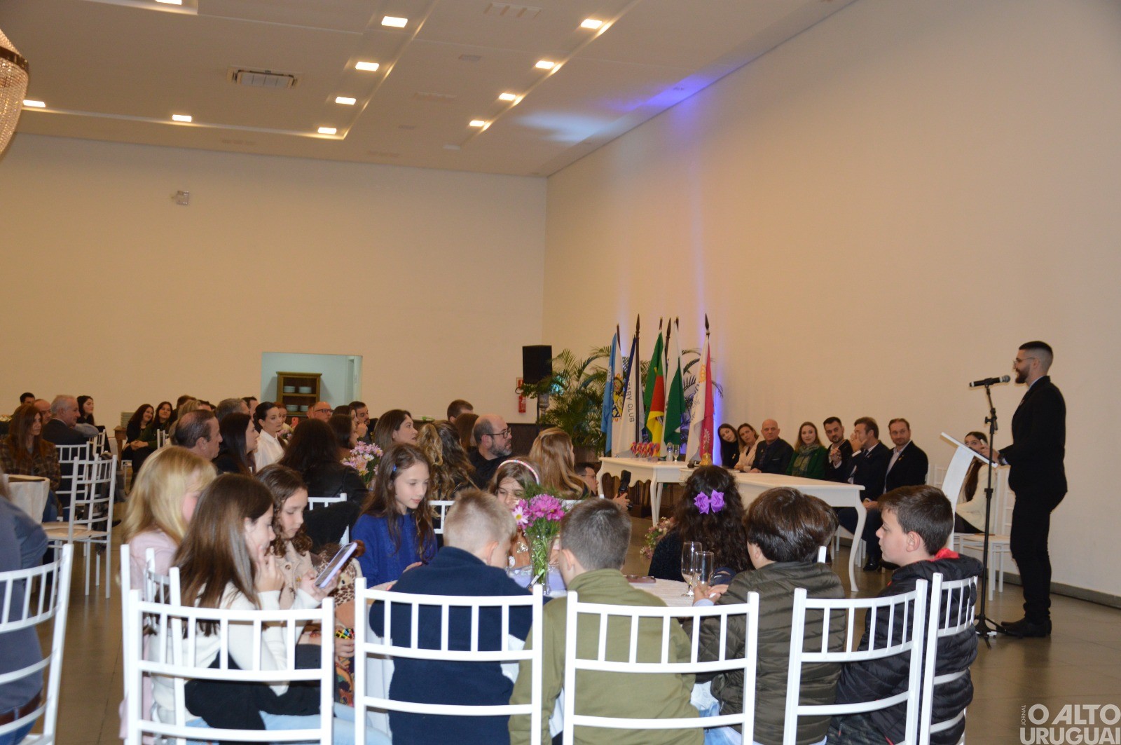 Clubes de Rotarys empossam novas diretorias em FW